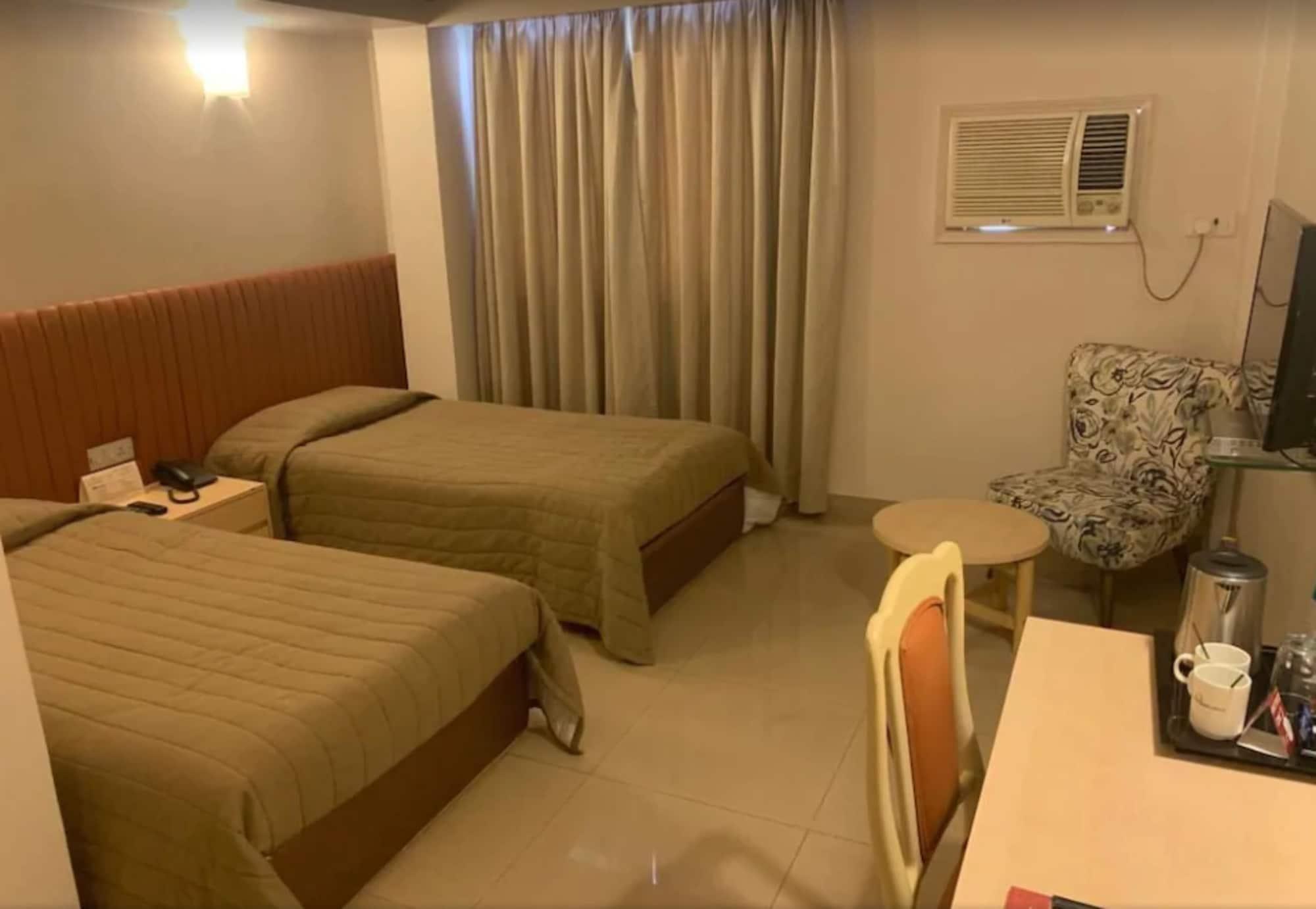 Hotel Diplomat, Colaba Мумбаи Экстерьер фото