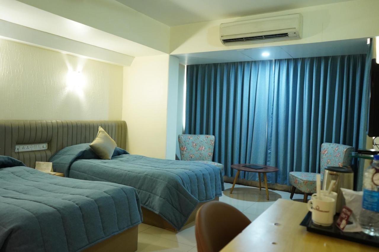 Hotel Diplomat, Colaba Мумбаи Экстерьер фото