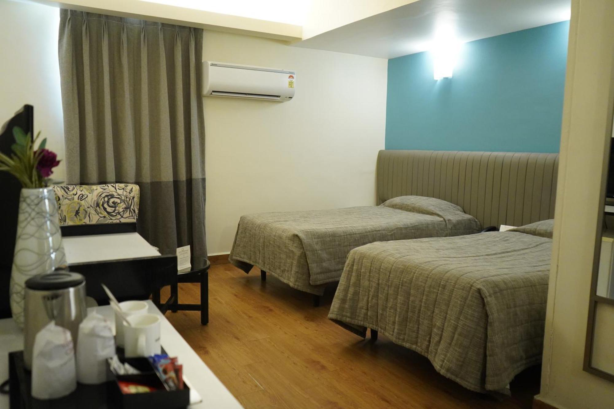 Hotel Diplomat, Colaba Мумбаи Экстерьер фото