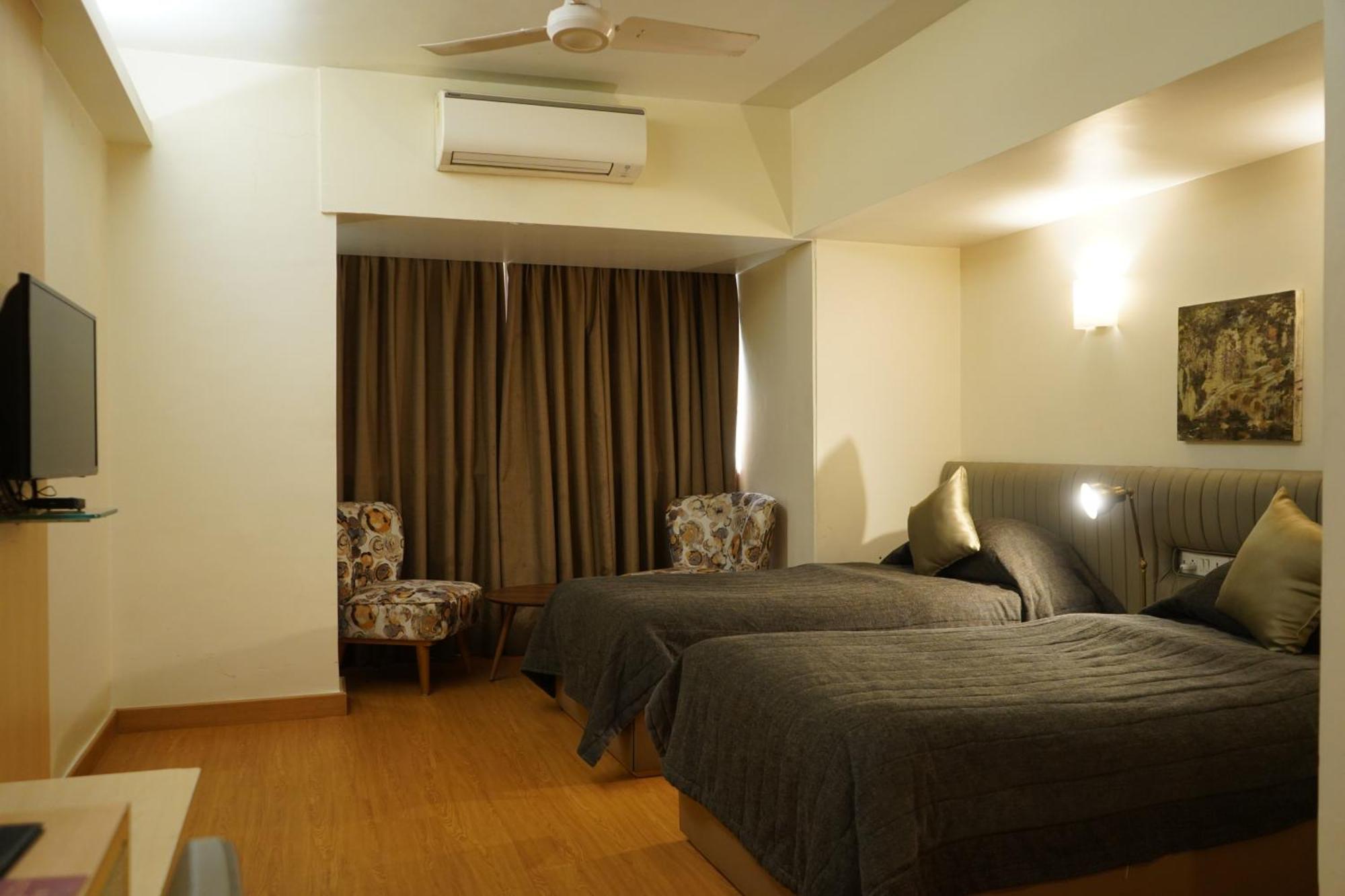 Hotel Diplomat, Colaba Мумбаи Экстерьер фото