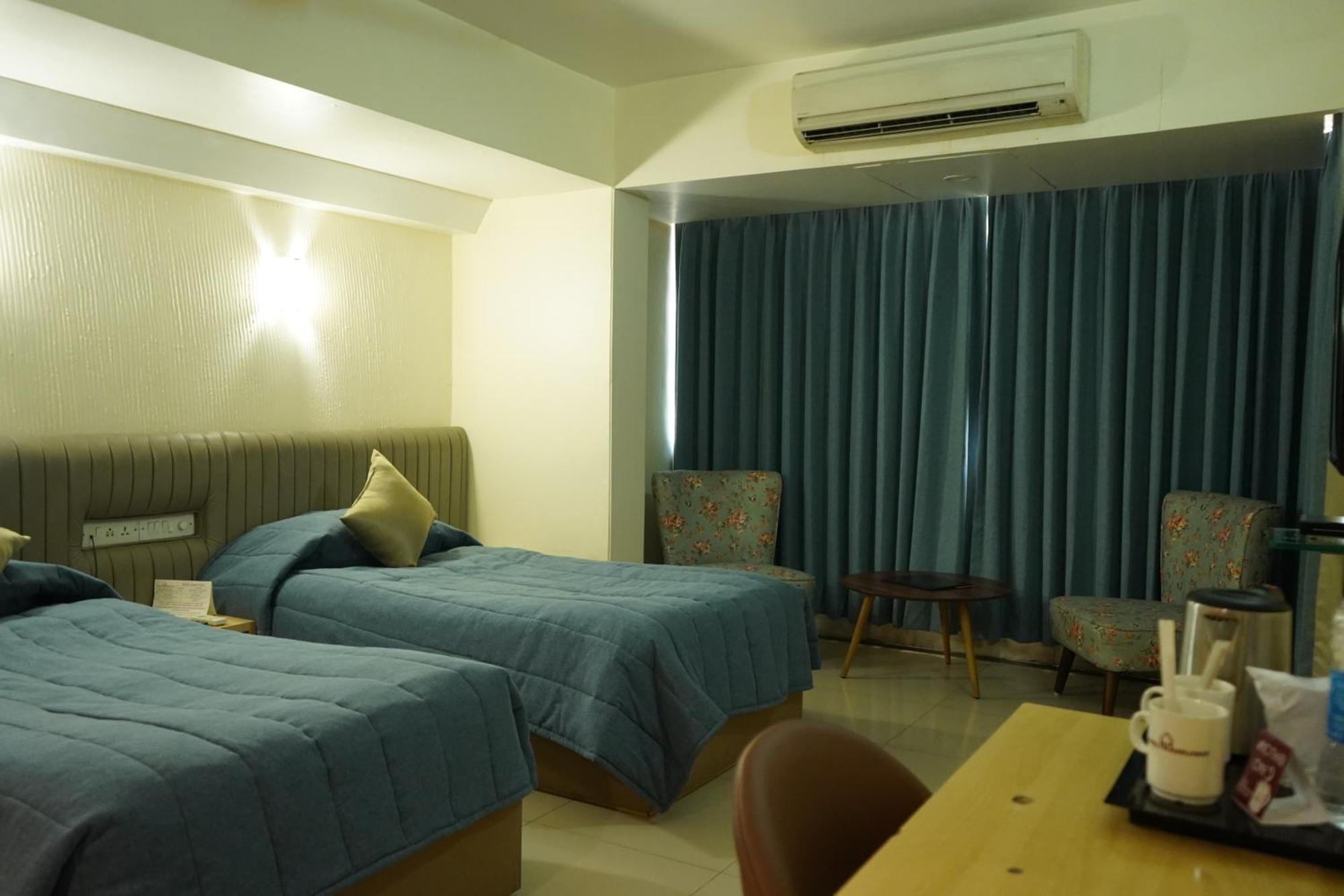 Hotel Diplomat, Colaba Мумбаи Экстерьер фото