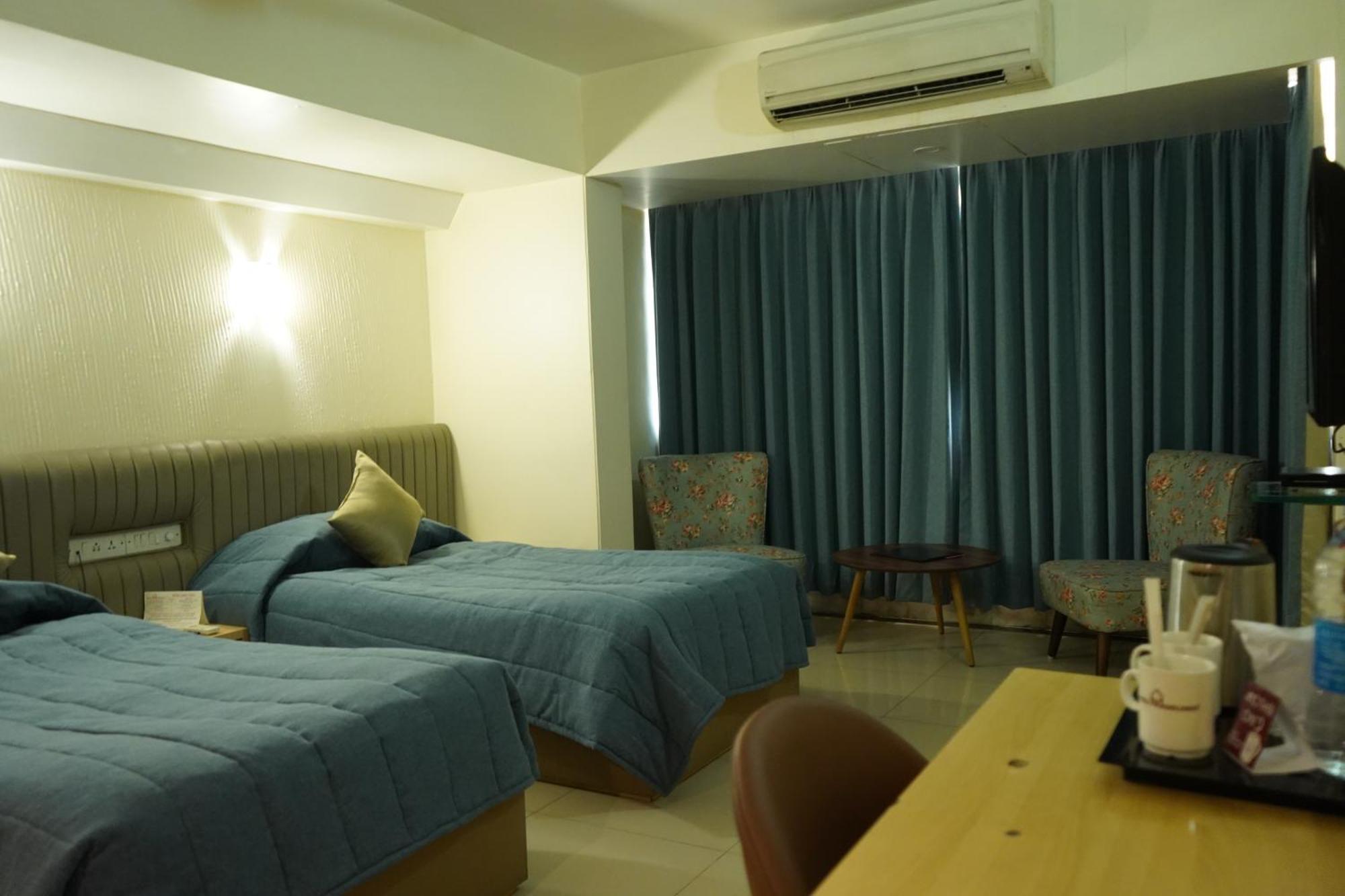 Hotel Diplomat, Colaba Мумбаи Экстерьер фото