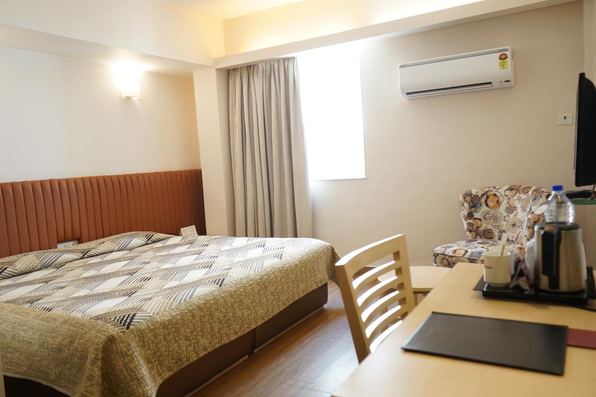 Hotel Diplomat, Colaba Мумбаи Экстерьер фото
