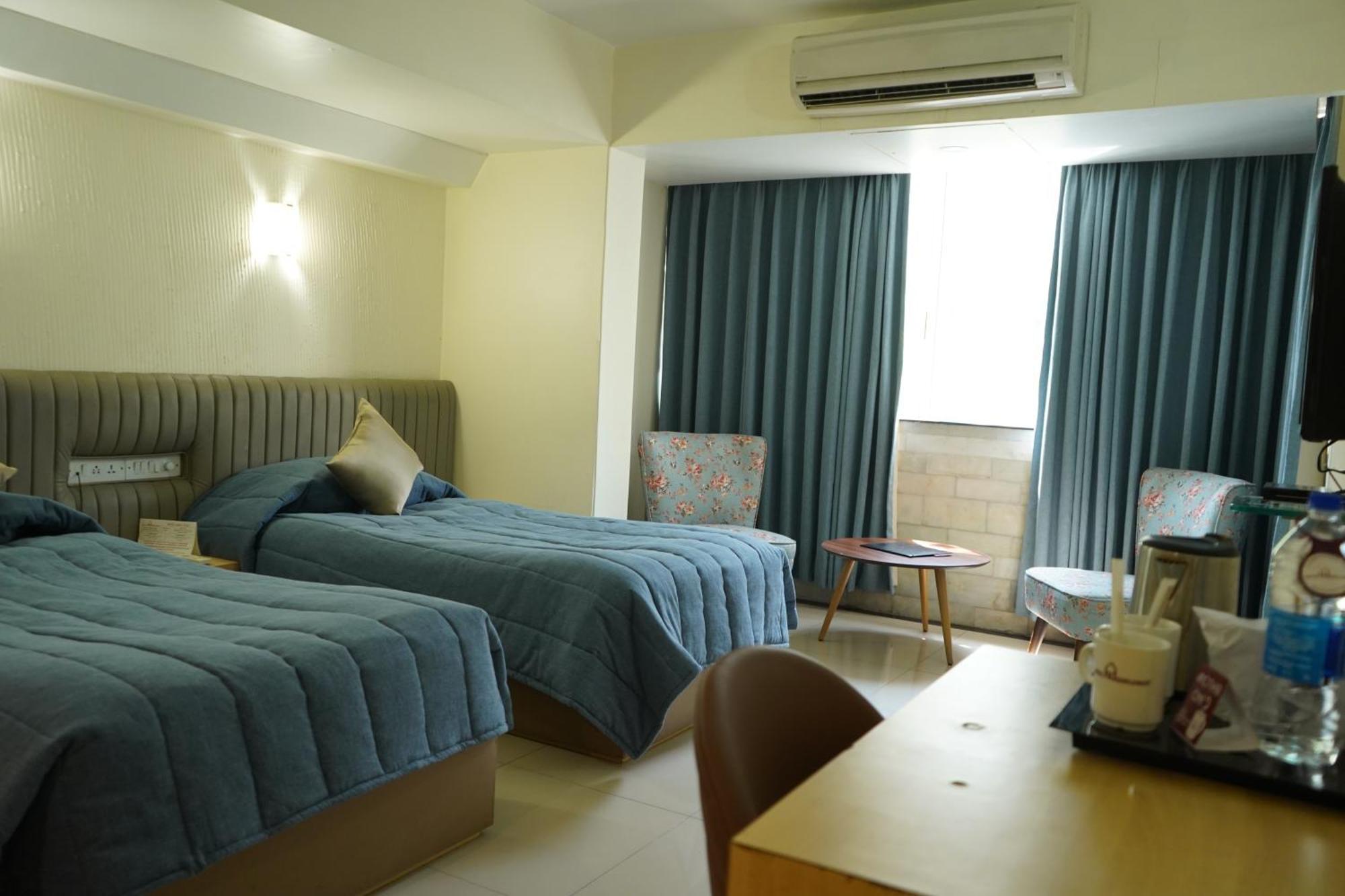 Hotel Diplomat, Colaba Мумбаи Экстерьер фото