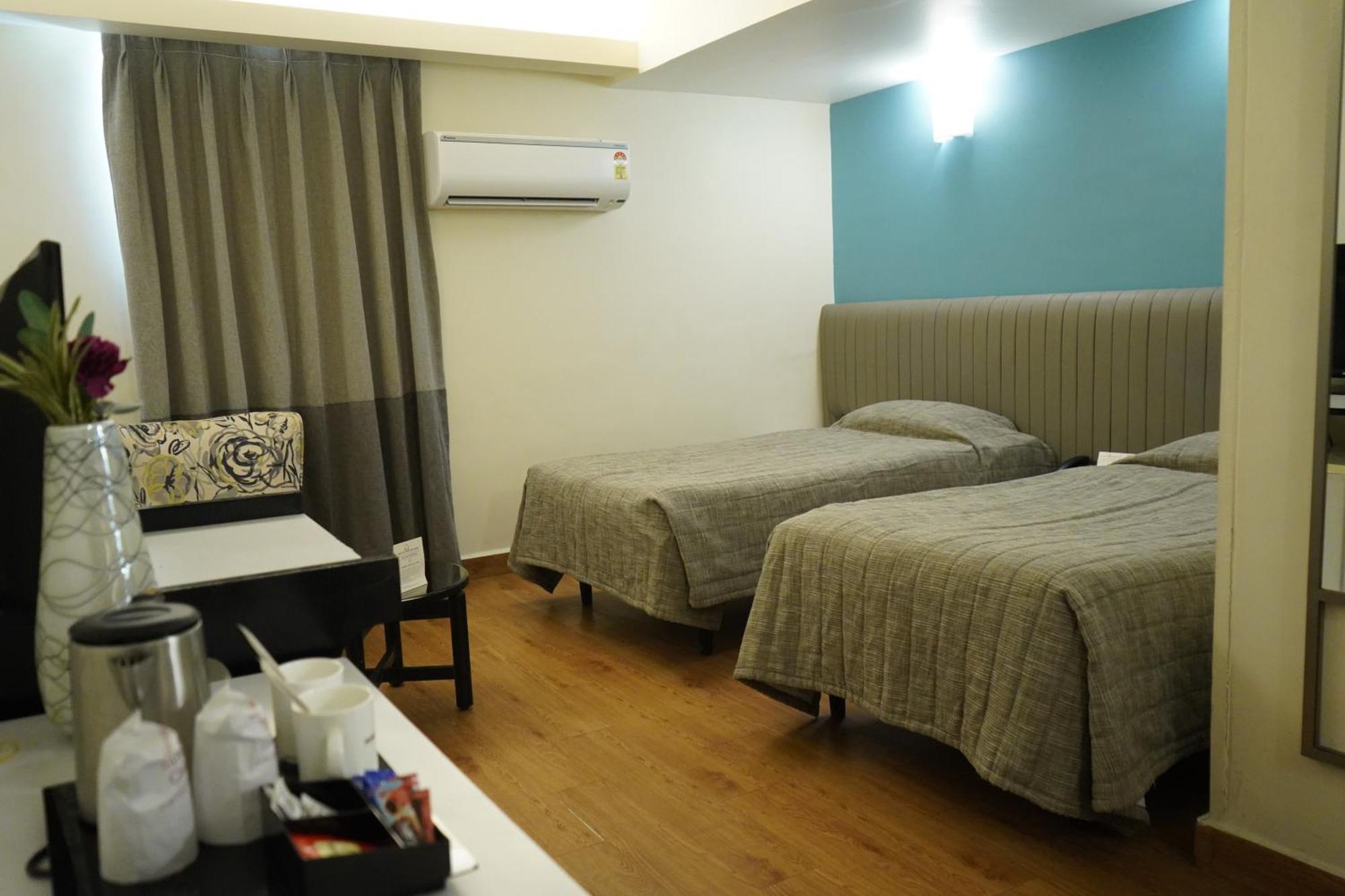 Hotel Diplomat, Colaba Мумбаи Экстерьер фото