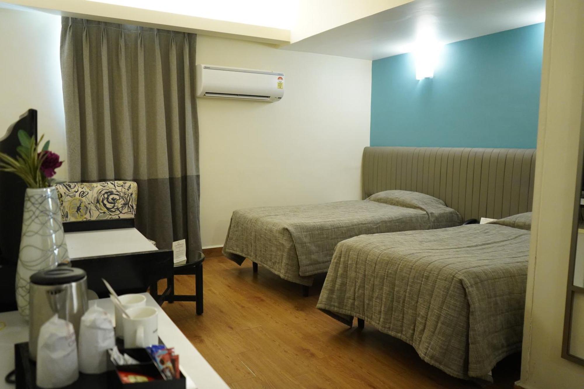 Hotel Diplomat, Colaba Мумбаи Экстерьер фото