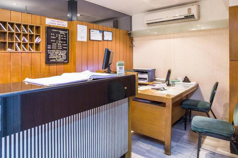 Hotel Diplomat, Colaba Мумбаи Экстерьер фото