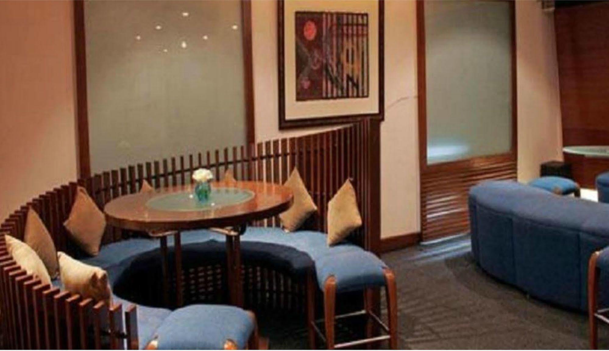 Hotel Diplomat, Colaba Мумбаи Экстерьер фото