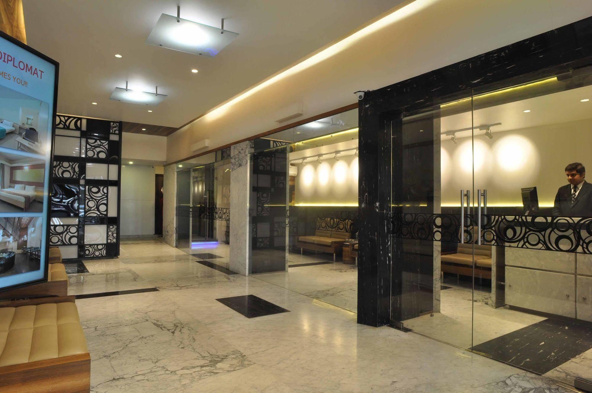 Hotel Diplomat, Colaba Мумбаи Экстерьер фото