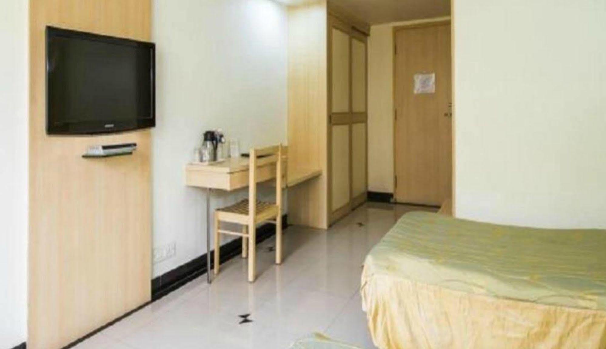 Hotel Diplomat, Colaba Мумбаи Экстерьер фото