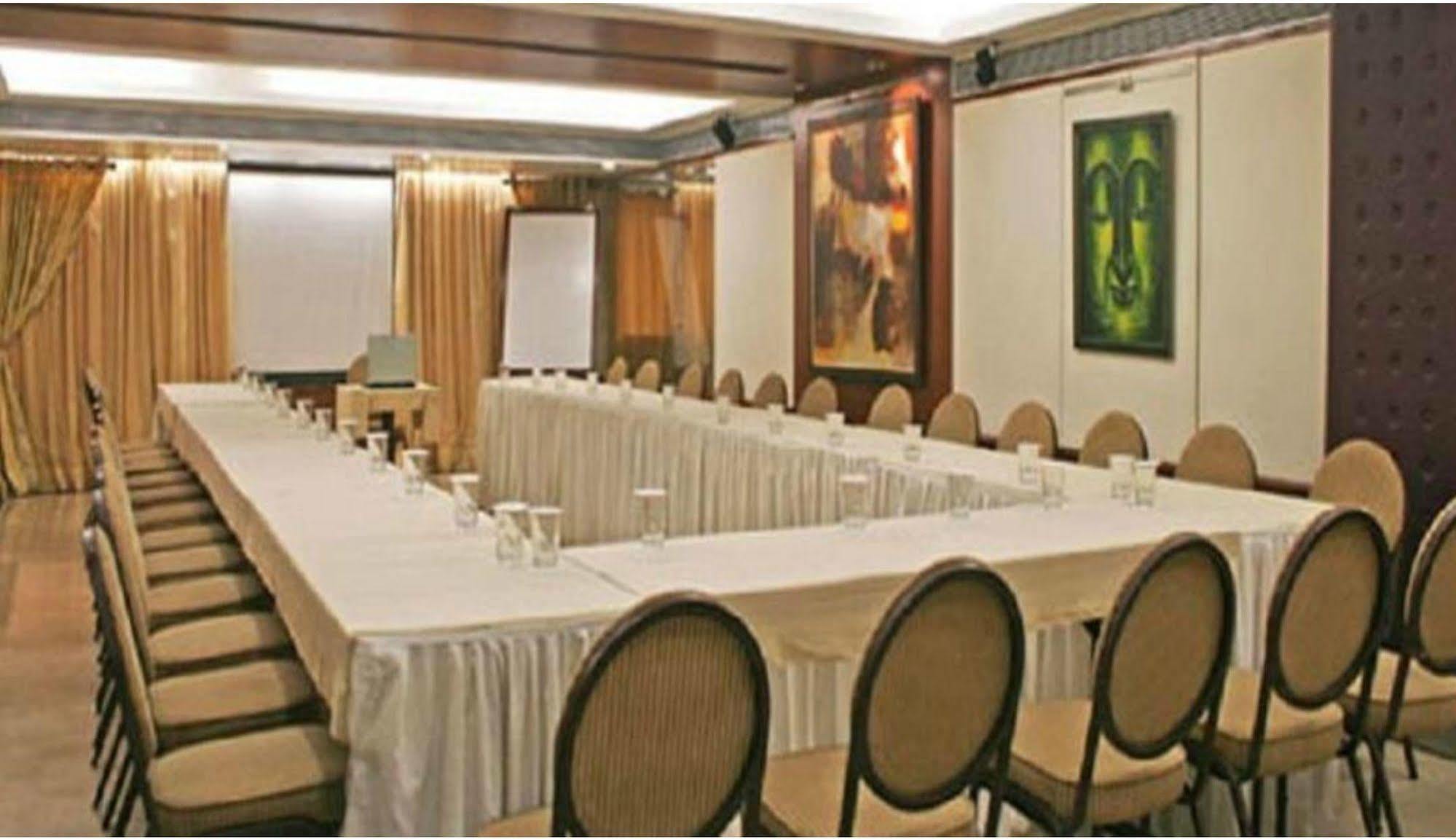 Hotel Diplomat, Colaba Мумбаи Экстерьер фото